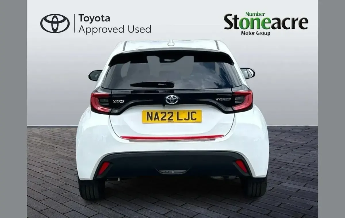 Used Toyota Yaris Design 116 HP (85 kW) 2022 White Hatchback
