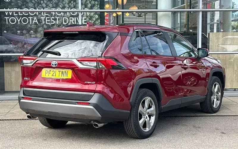 Usado Toyota RAV4 Design 218 HP (160 kW) 2025 SUV