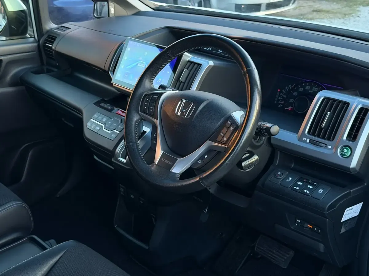Used Honda Stepwgn Cool 2014 White MPV
