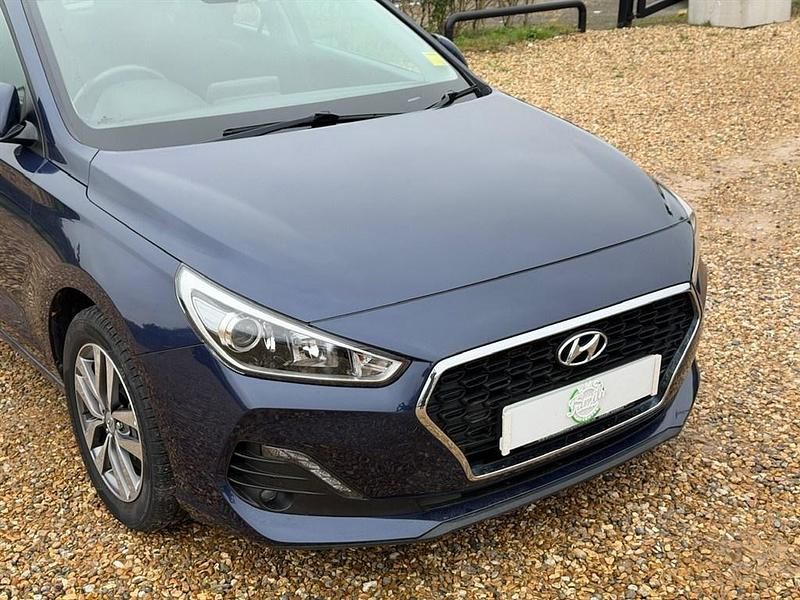 Used Hyundai i30 SE 120 HP (88 kW) 2019 Blue Hatchback