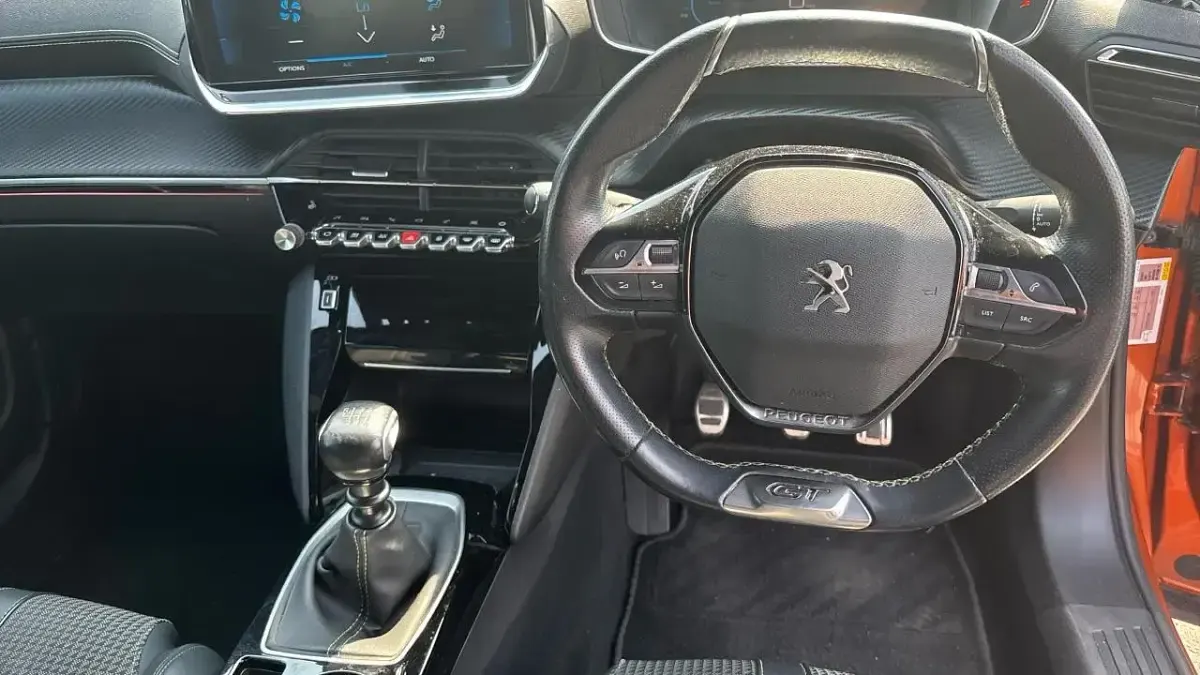 Used Peugeot 2008 GT 129 HP (94 kW) 2021 Orange SUV