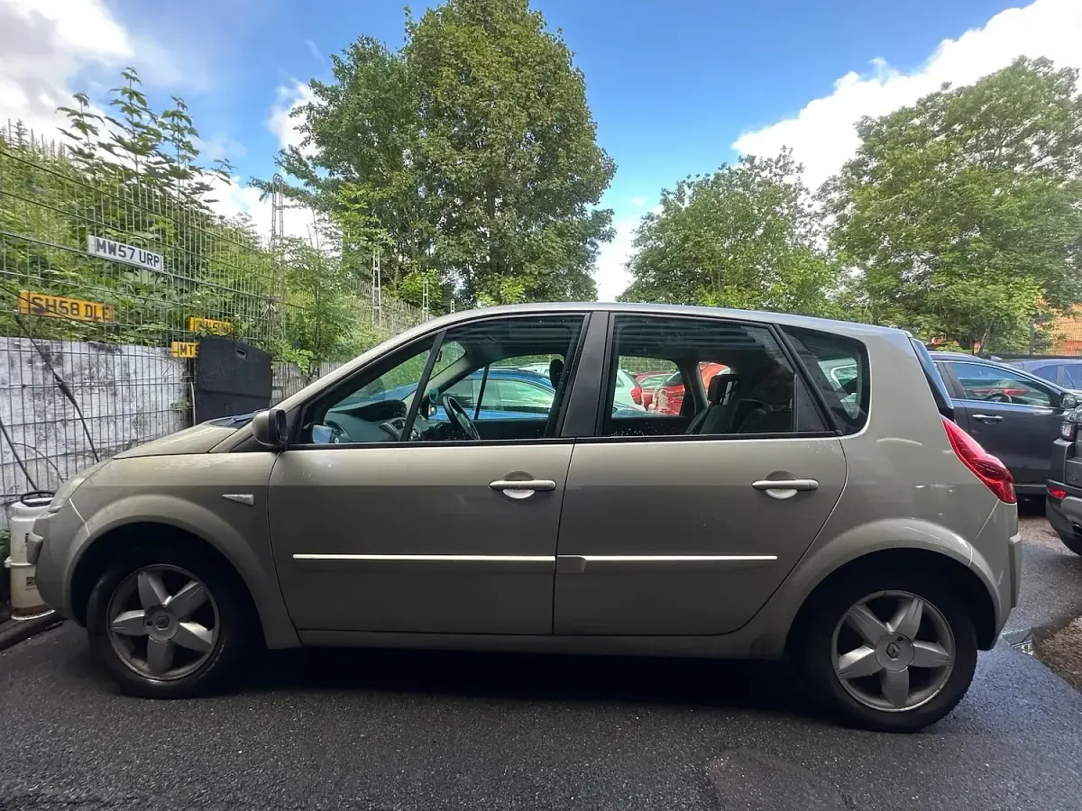 Used Renault Scénic Extreme 2007 Gold MPV