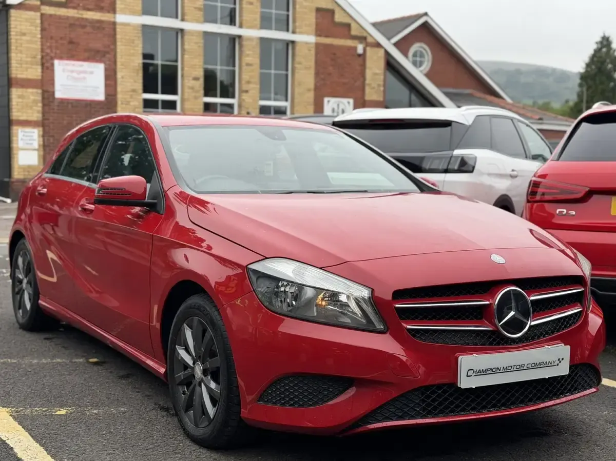 Used Mercedes A180 SE 2015 Red Hatchback