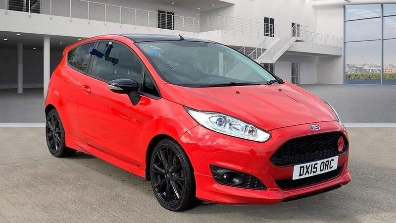 Red Used 2015 Ford Fiesta Zetec Hatchback | £4,295 (Fair price) - Image 1/4