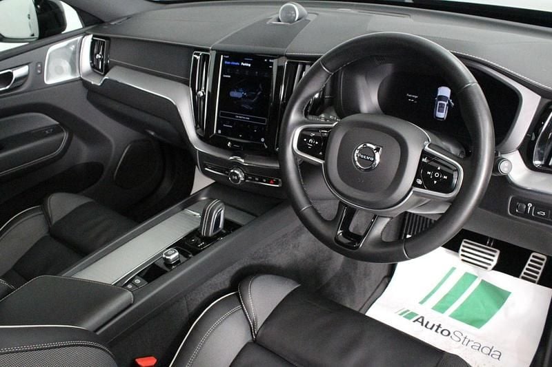 Used Volvo XC60 455 HP (334 kW) 2021 Black SUV