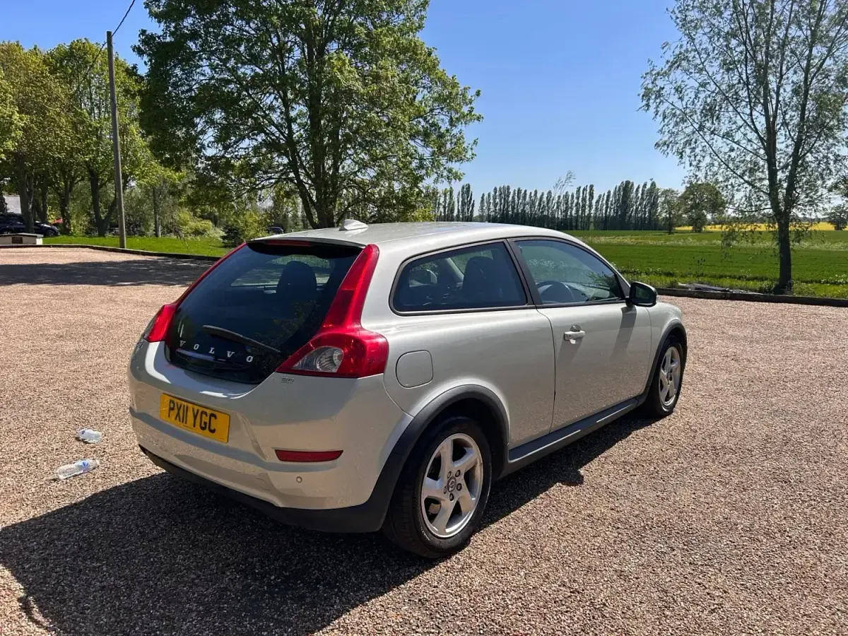 Usado Volvo C30 145 CV (106 kW) 2011 Blanco Utilitario