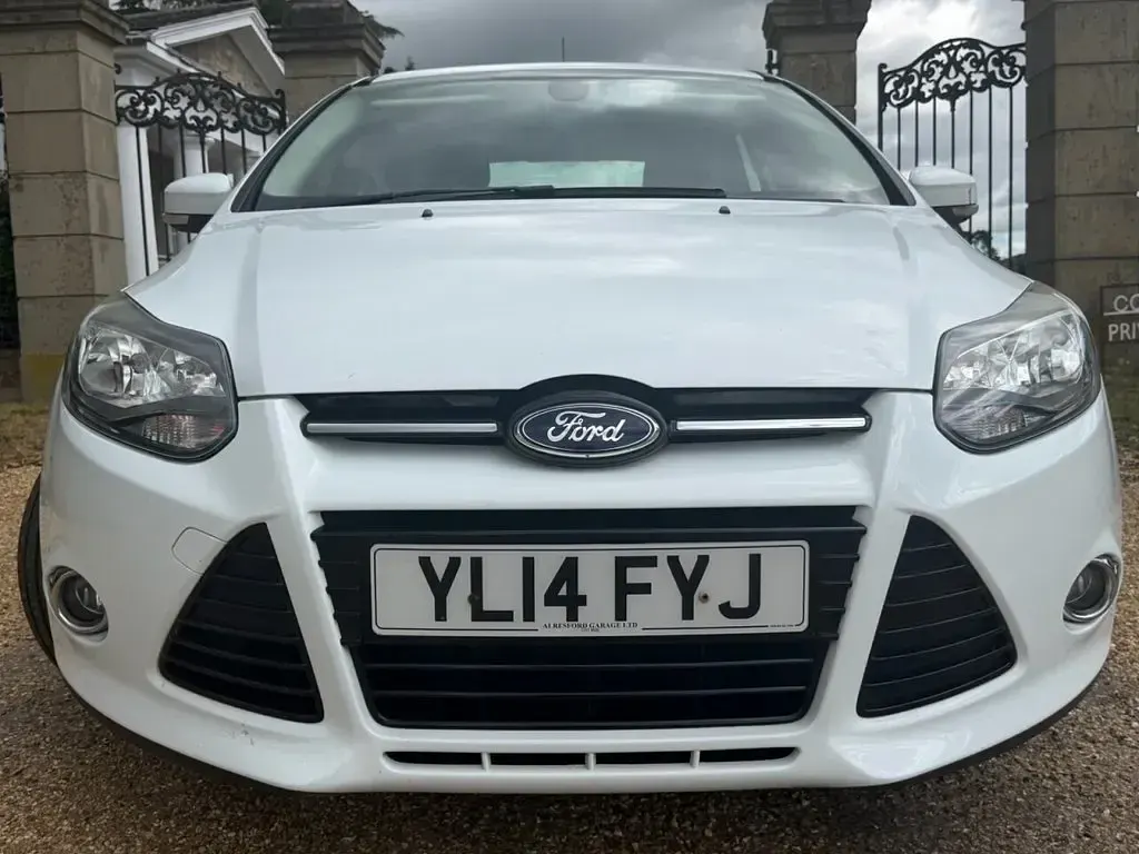 Used Ford Focus Titanium 115 HP (84 kW) 2014 White Hatchback