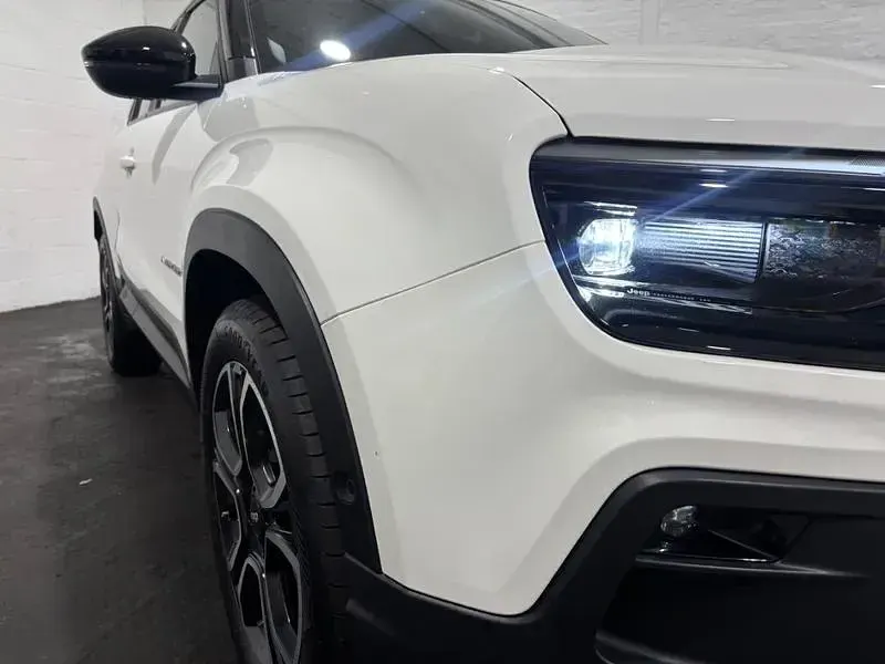 Used Jeep Avenger EV Summit 114 kW (156 HP) 2024 White/black SUV