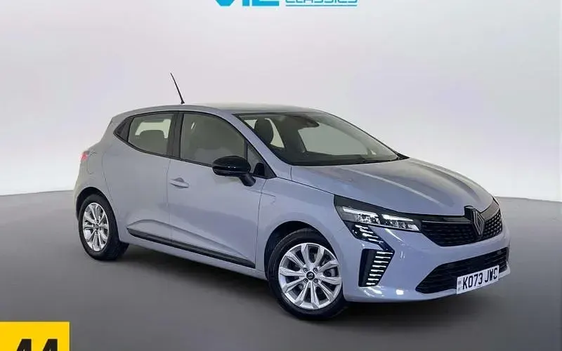 Used Renault Clio Evolution 143 HP (105 kW) 2025 Hatchback