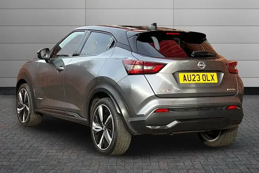 Used Nissan Juke Tekna+ 143 HP (105 kW) 2023 Gun metallic with pearl black roof SUV