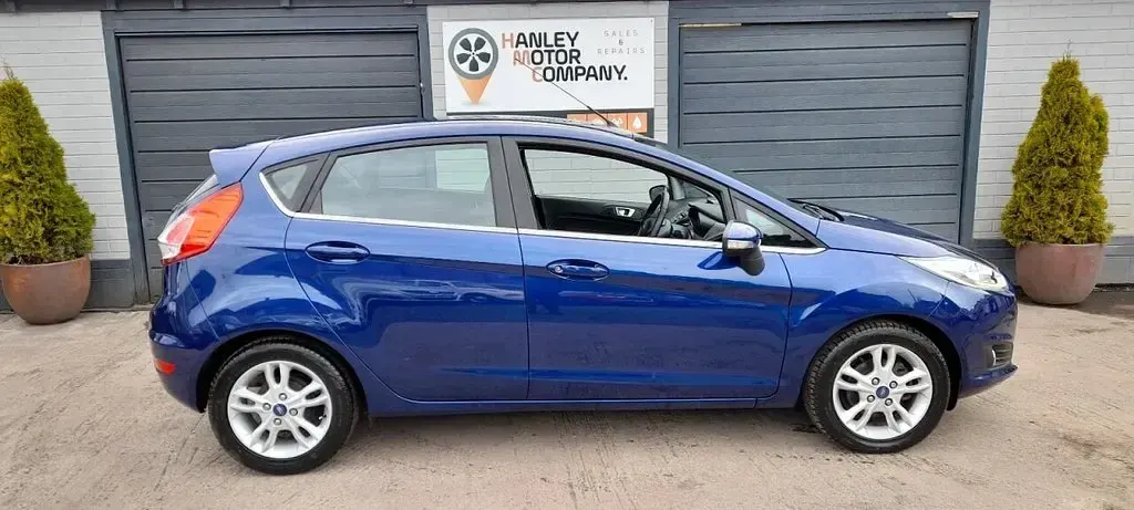 Used Ford Fiesta Zetec 100 HP (73 kW) 2016 Blue Hatchback