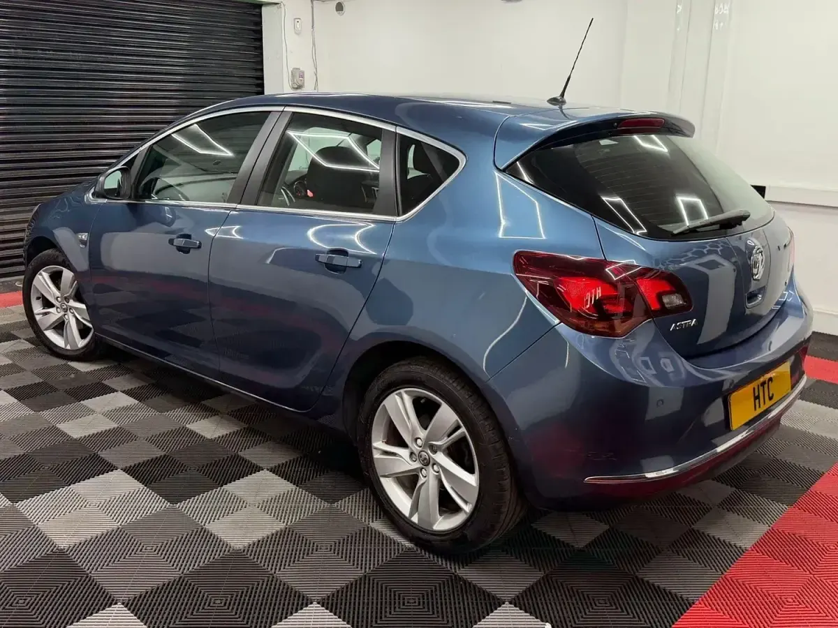 Używany Vauxhall Astra SRi 115 KM (84 kW) 2012 Niebieski Hatchback