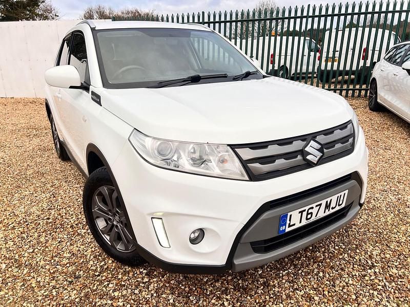 Used Suzuki Vitara SZ4 120 HP (88 kW) 2017 White Hatchback
