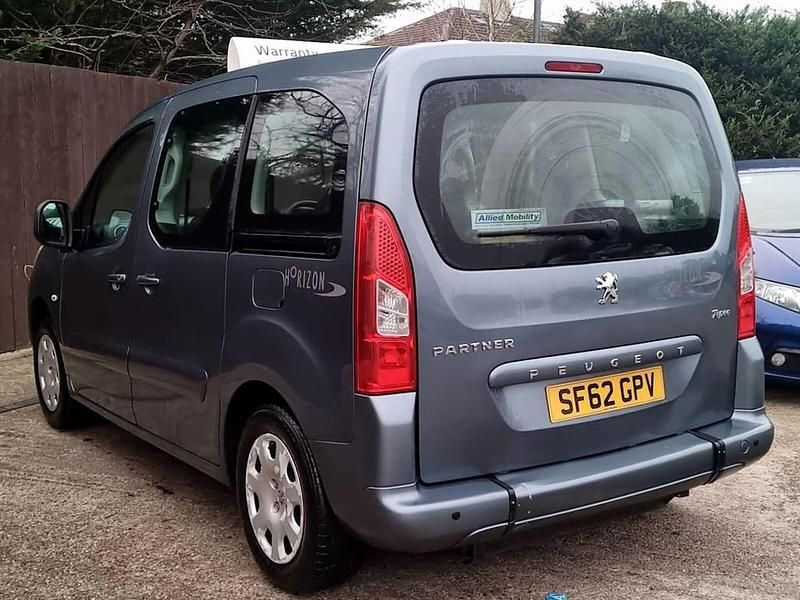 Used Peugeot Partner Tepee S 92 HP (67 kW) 2012 Grey MPV