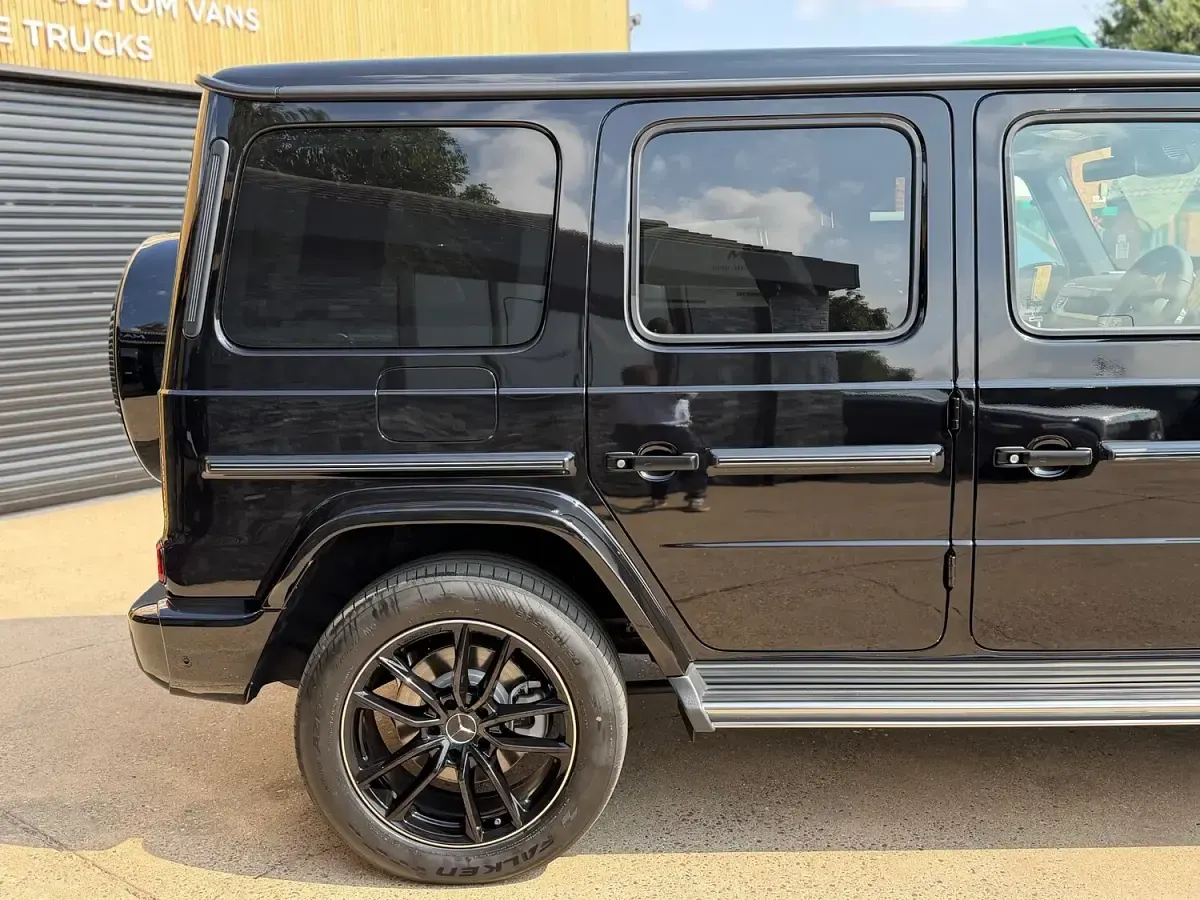 New Mercedes G450 AMG Line Premium Plus 387 HP (284 kW) 2026 Obsidian black metallic SUV