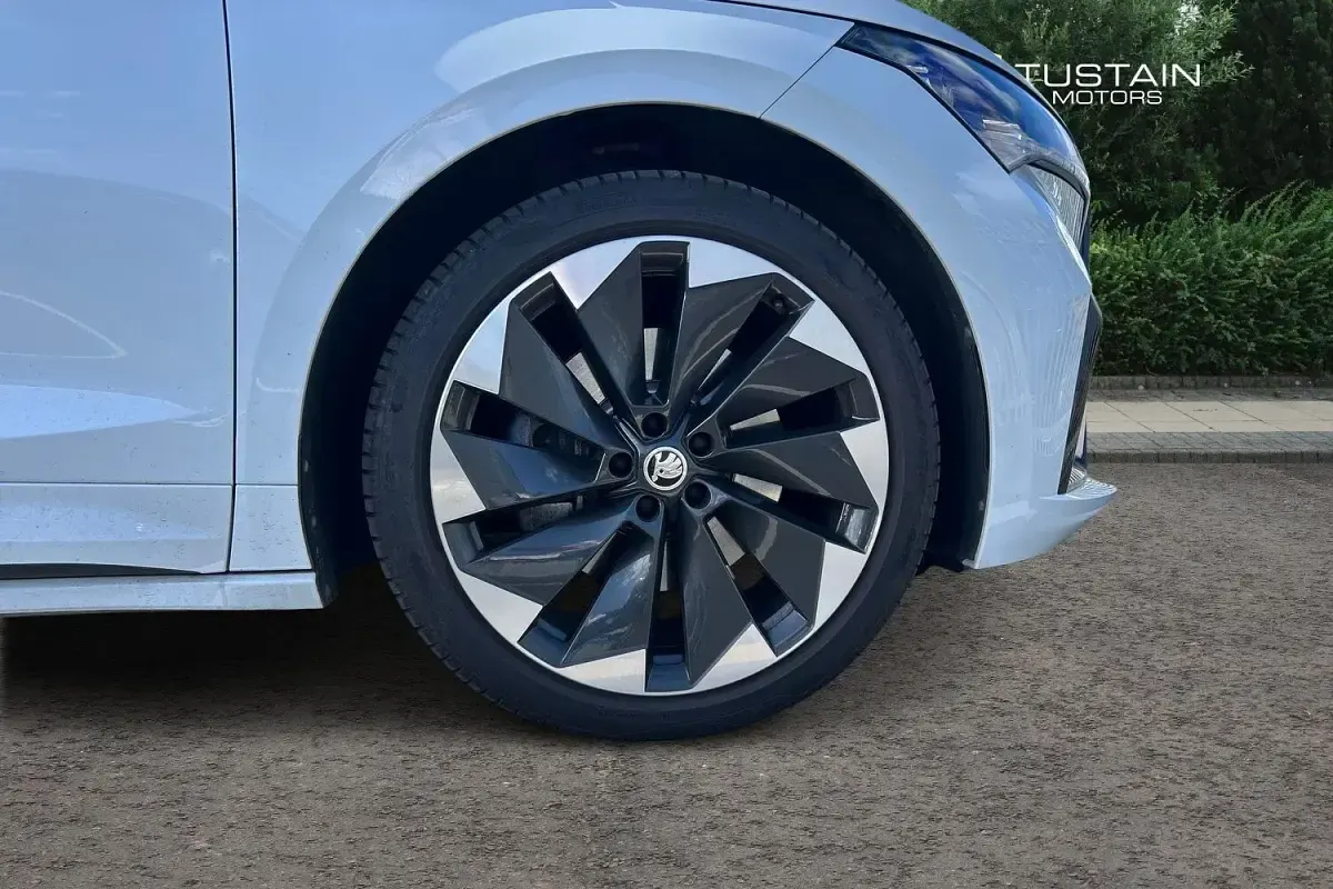 Used Skoda Enyaq iV SportlinePlus 210 kW (286 HP) 2025 White SUV