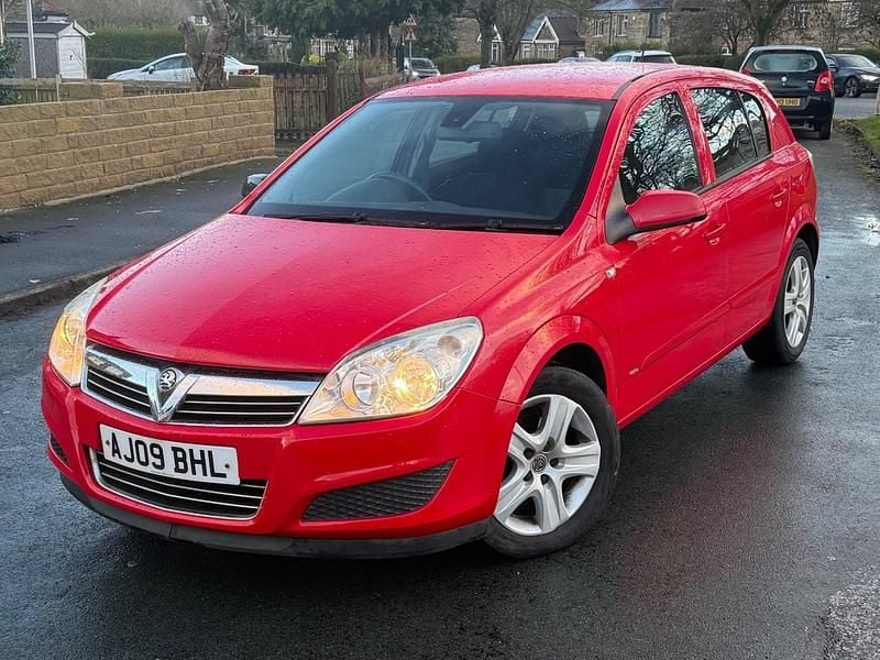 Used Vauxhall Astra Active 110 HP (80 kW) 2009 Red Hatchback