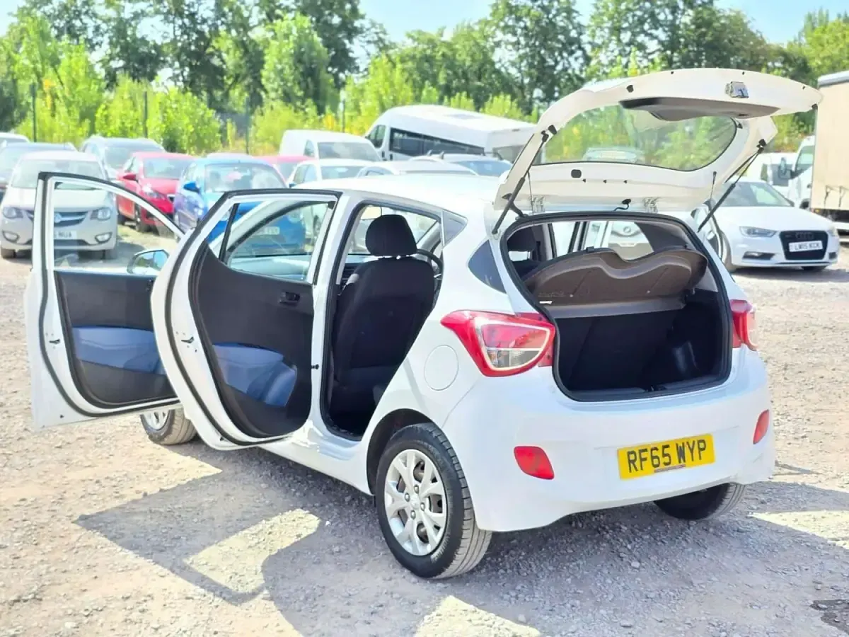 Used Hyundai i10 SE 87 HP (63 kW) 2015 White Hatchback