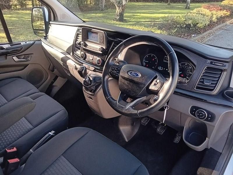 Used Ford Tourneo Custom Zetec 130 HP (95 kW) 2019 White Van