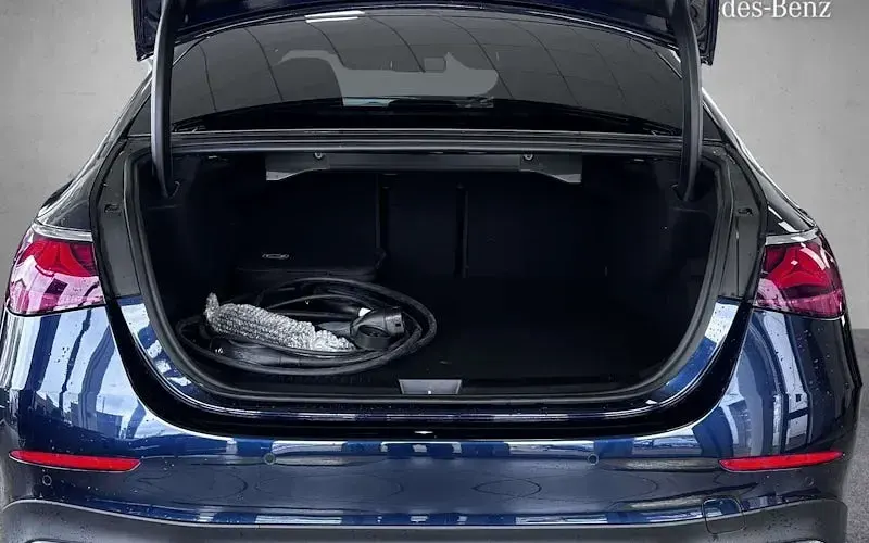 Used Mercedes E300 Urban 313 HP (230 kW) 2025 Blue Sedan