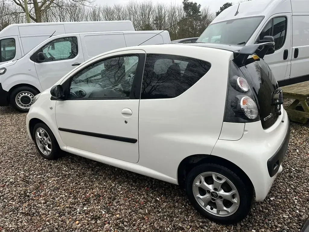 Usado Citroën C1 Platinum 68 HP (50 kW) 2014 Branco Citadino