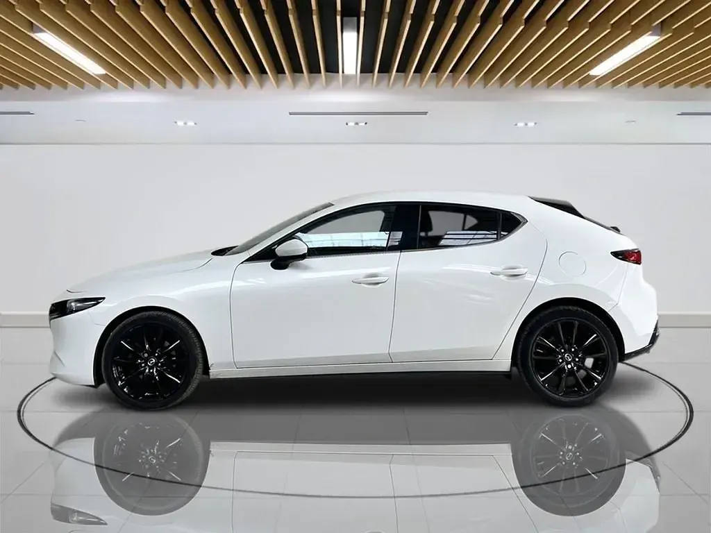 Usado Mazda 3 Inclusive 180 HP (132 kW) 2020 Branco Citadino