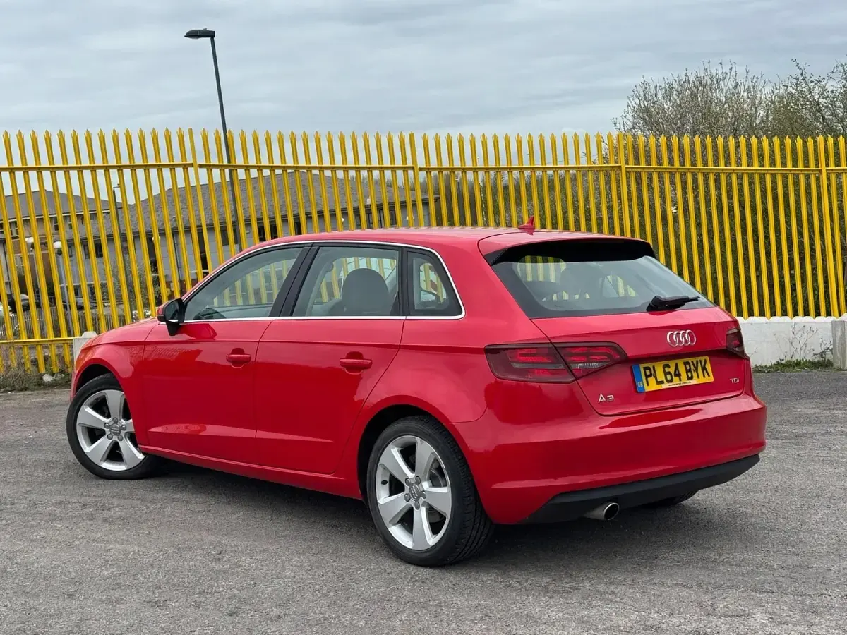 Używany Audi A3 Sportback Sport 110 KM (80 kW) 2015 Czerwony Hatchback