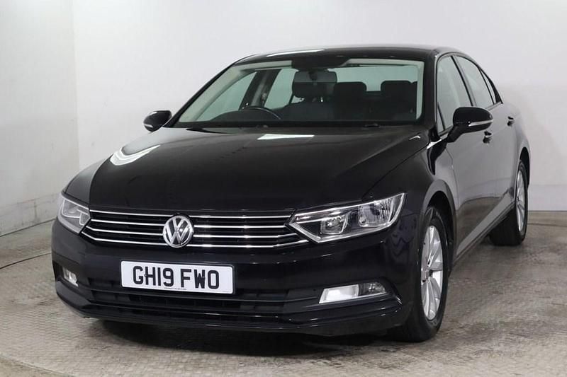 Usado VW Passat S 150 CV (110 kW) 2019 Negro Berlina