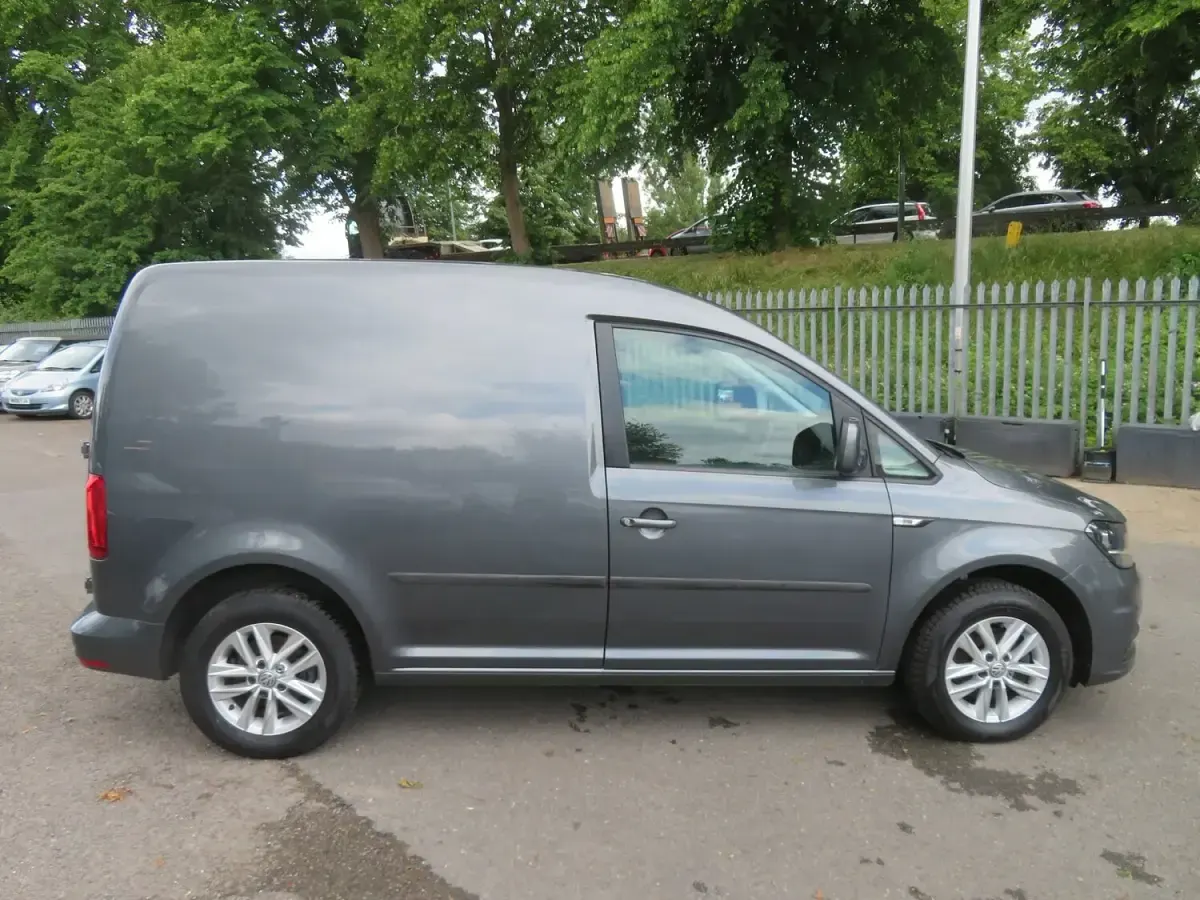 Used VW Caddy Highline 102 HP (75 kW) 2018 Grey MPV