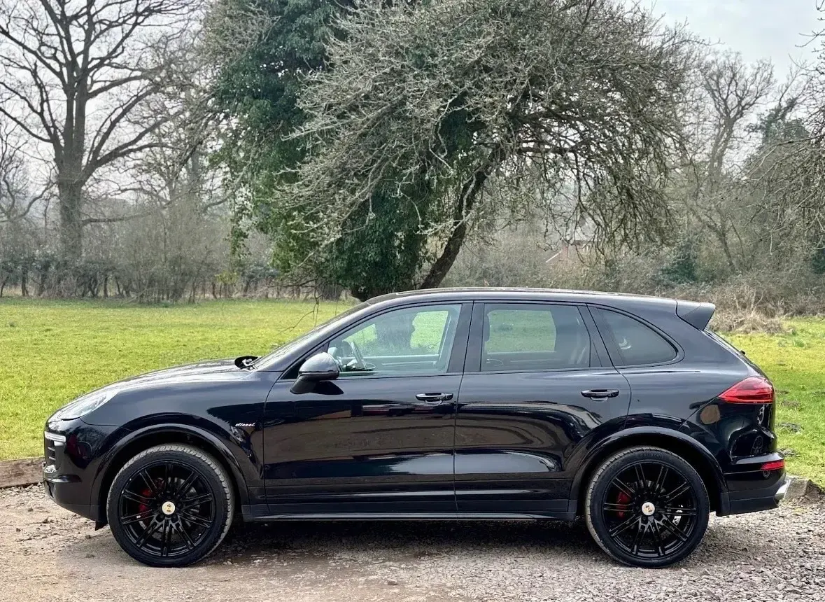 Used Porsche Cayenne 262 HP (192 kW) 2015 Black SUV