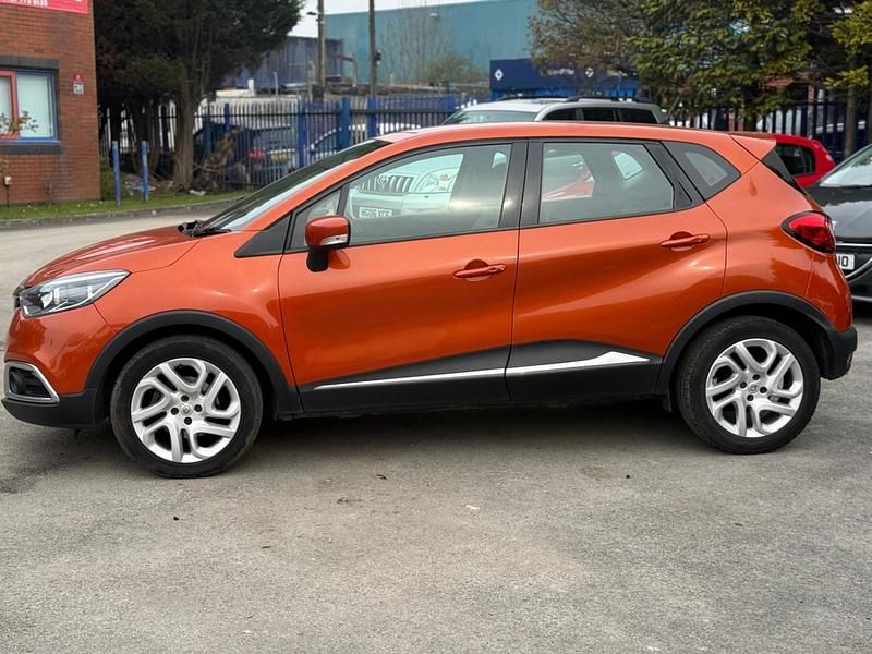 Used Renault Captur Dynamique 90 HP (66 kW) 2014 Orange SUV