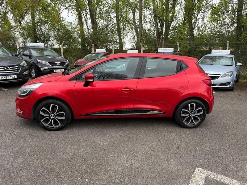 Używany Renault Clio IV Play 90 KM (66 kW) 2018 Czerwony Hatchback