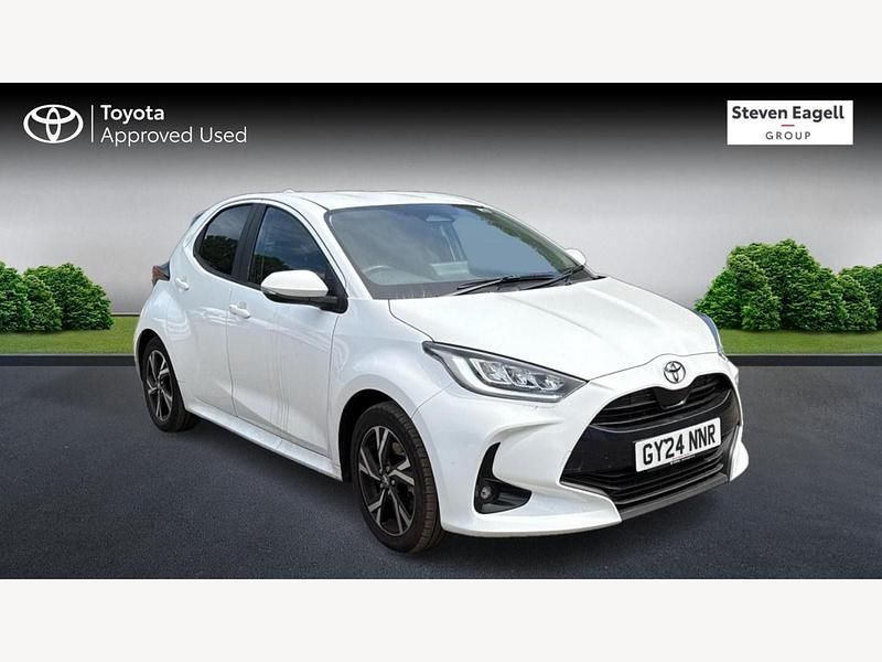 White Used 2024 Toyota Yaris Hybrid Design Hatchback | £18,633 (Fair price) - Image 1/3