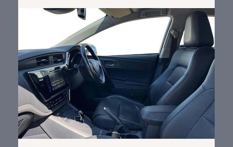 Used Toyota Auris Hybrid 136 HP (100 kW) 2018 Grey Hatchback