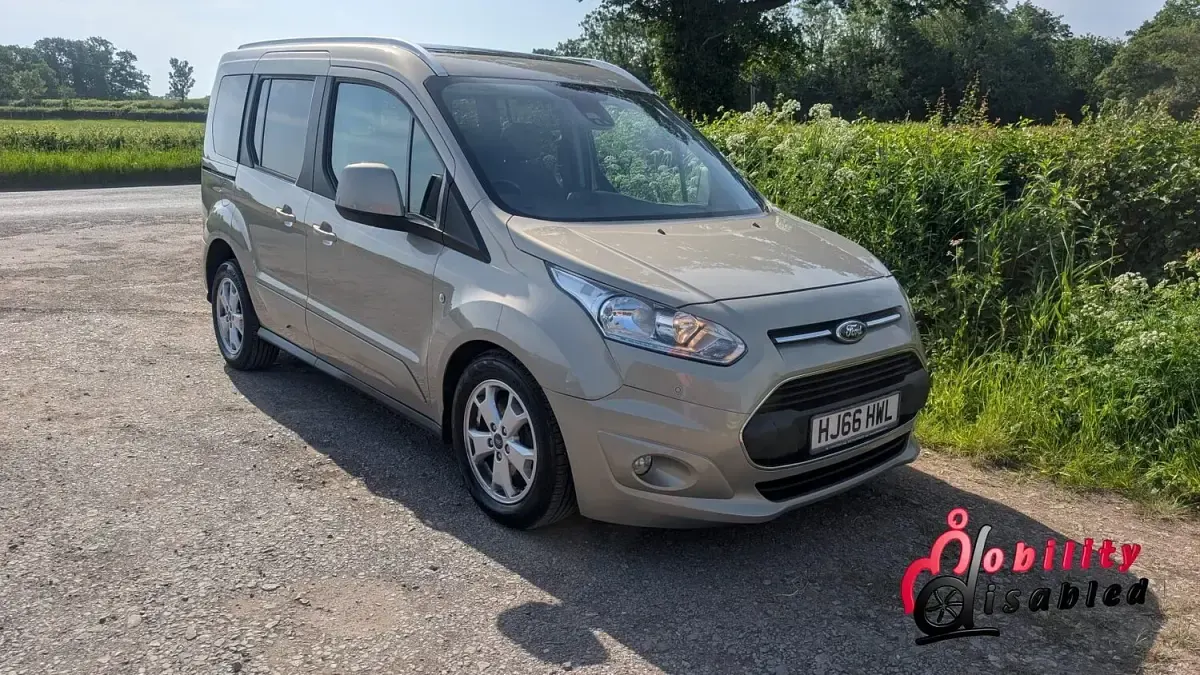Used Ford Tourneo Connect Titanium 120 HP (88 kW) 2016 Silver MPV