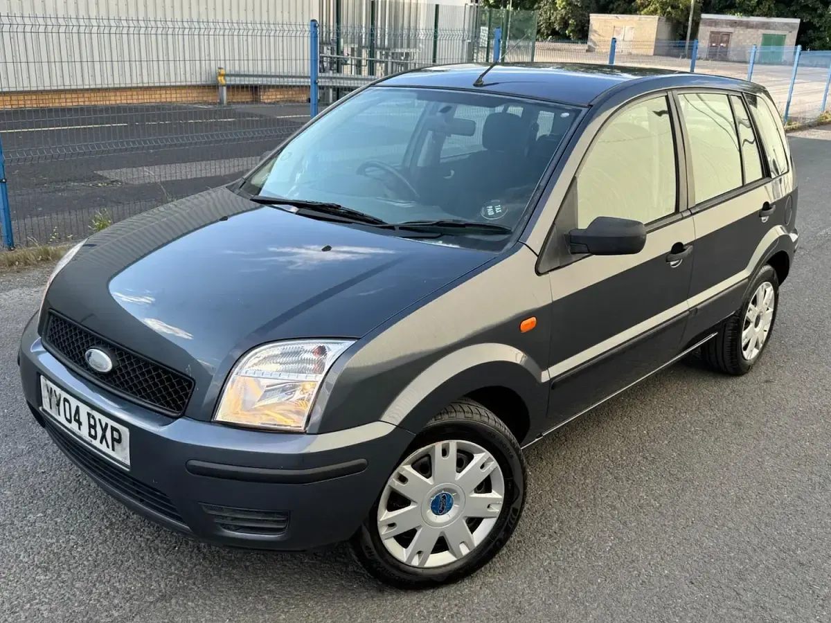 Used Ford Fusion 80 HP (58 kW) 2004 Grey Hatchback