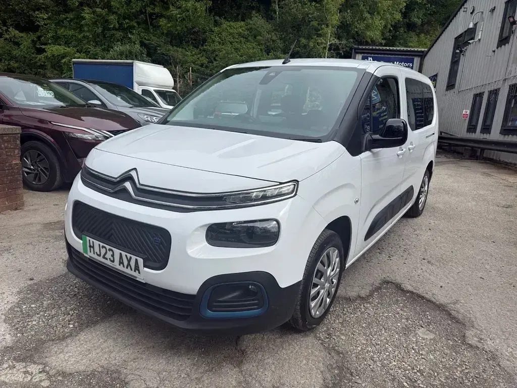 Used Citroën e-Berlingo Feel 100 kW (136 HP) 2023 White MPV