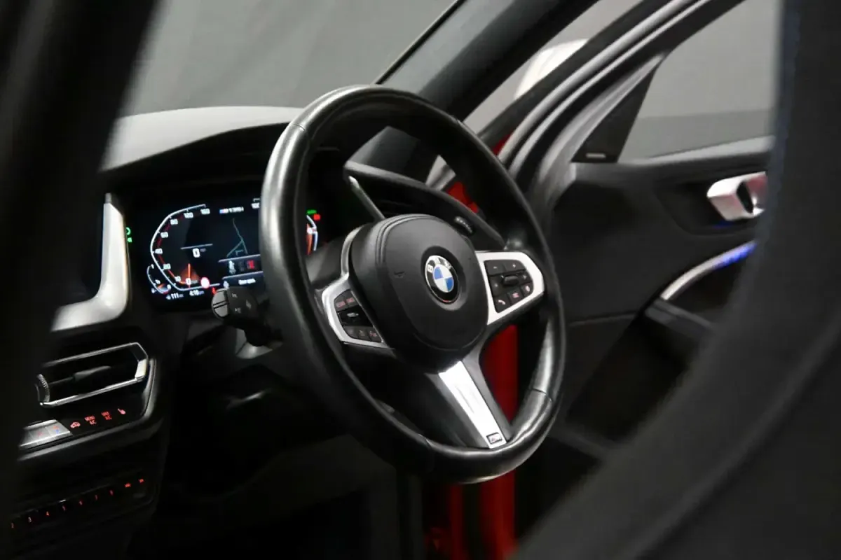 Usado BMW M135 M Sport 2023 Vermelho Citadino
