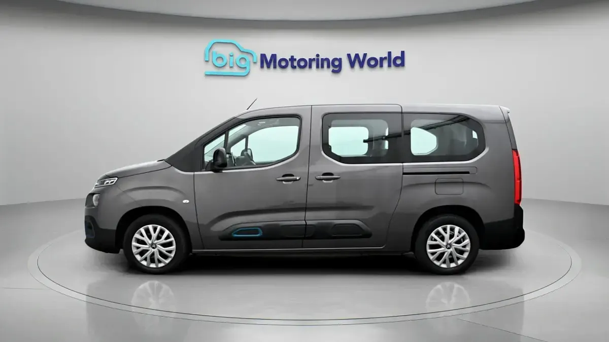 Usado Citroën e-Berlingo Feel 100 kW (136 HP) 2023 Cinzento Monovolume