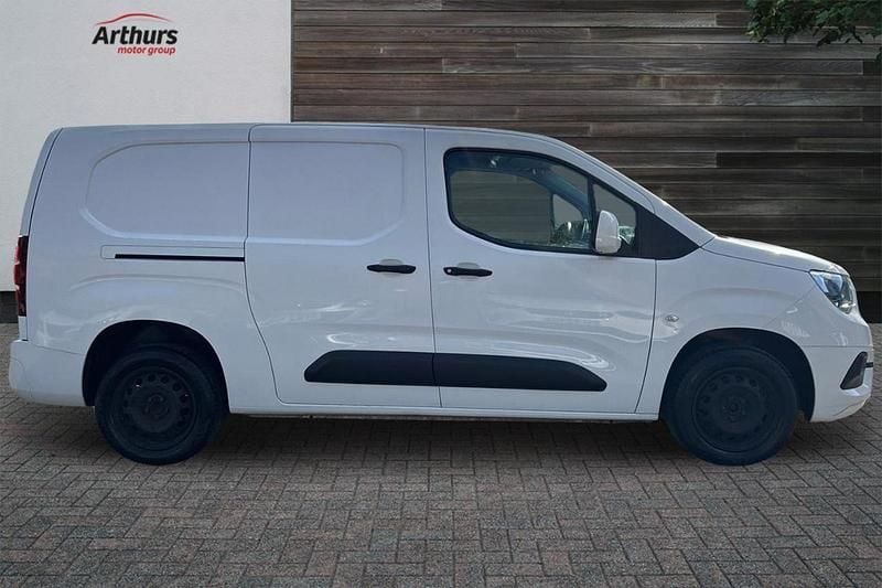 Used Vauxhall Combo Sportive 99 HP (72 kW) 2021 White MPV