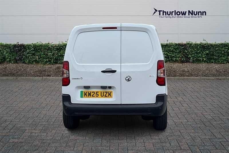 Used Vauxhall Combo 100 kW (136 HP) 2025 White MPV