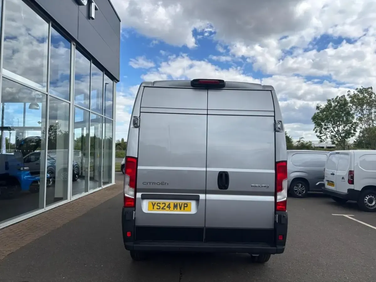 Used Citroën Relay 138 HP (101 kW) 2024 Grey Van