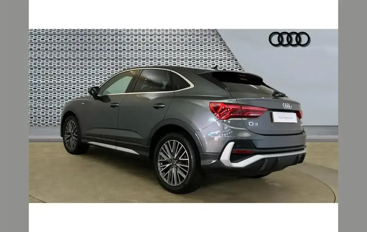 Begagnad Audi Q3 S-Line 150 HK (110 kW) 2023 Grå SUV