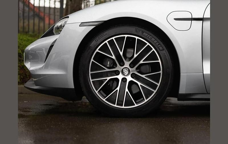 Used Porsche Taycan 350 kW (476 HP) 2023 Silver Estate