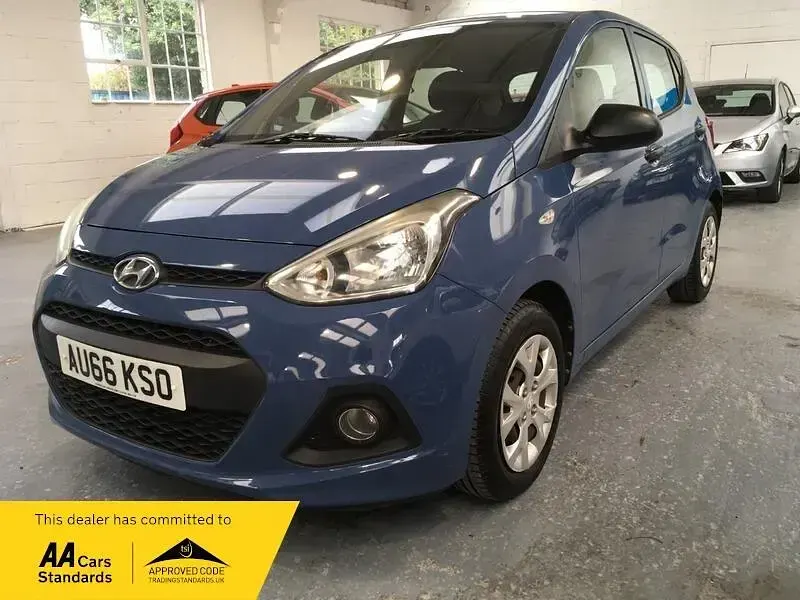 Used Hyundai i10 67 HP (49 kW) 2016 Blue Hatchback
