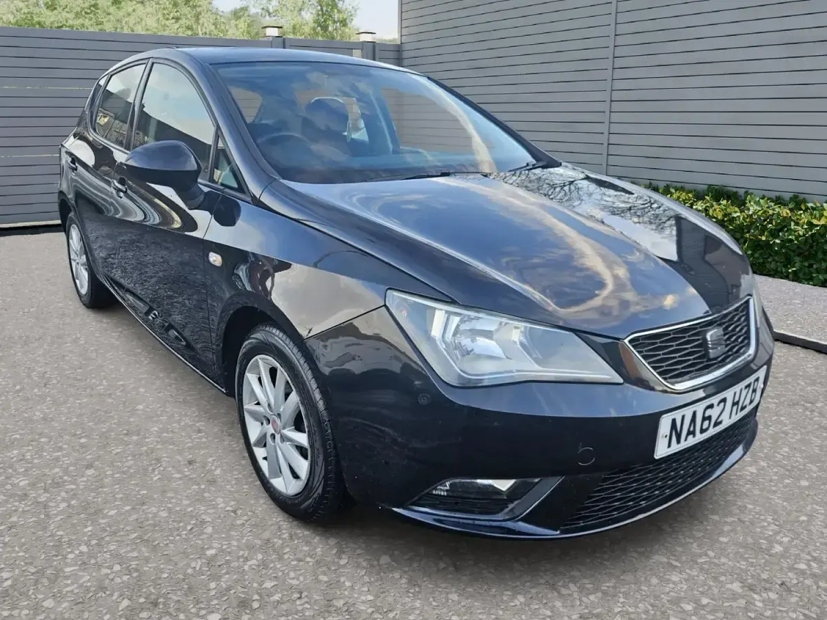 Usado Seat Ibiza SE 85 CV (62 kW) 2012 Negro Utilitario
