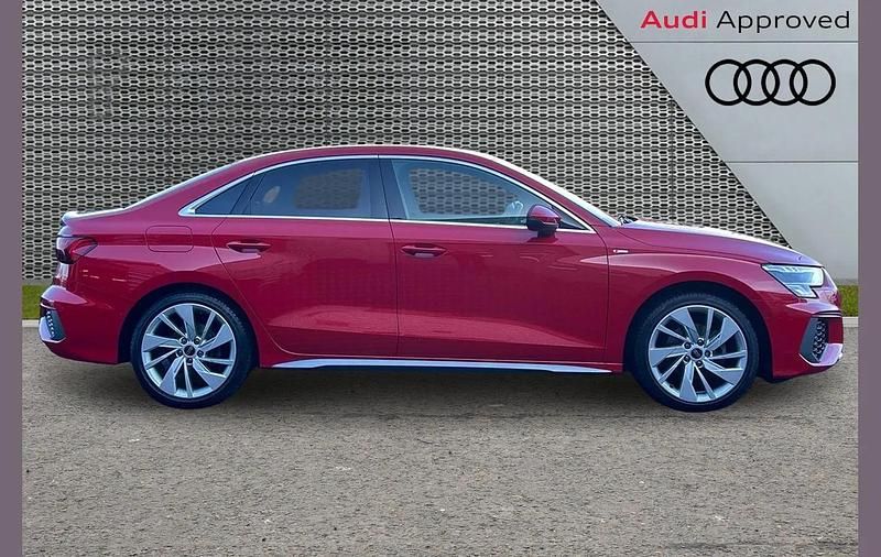Usado Audi A3 S-Line 147 HP (108 kW) 2022 Vermelho Sedan