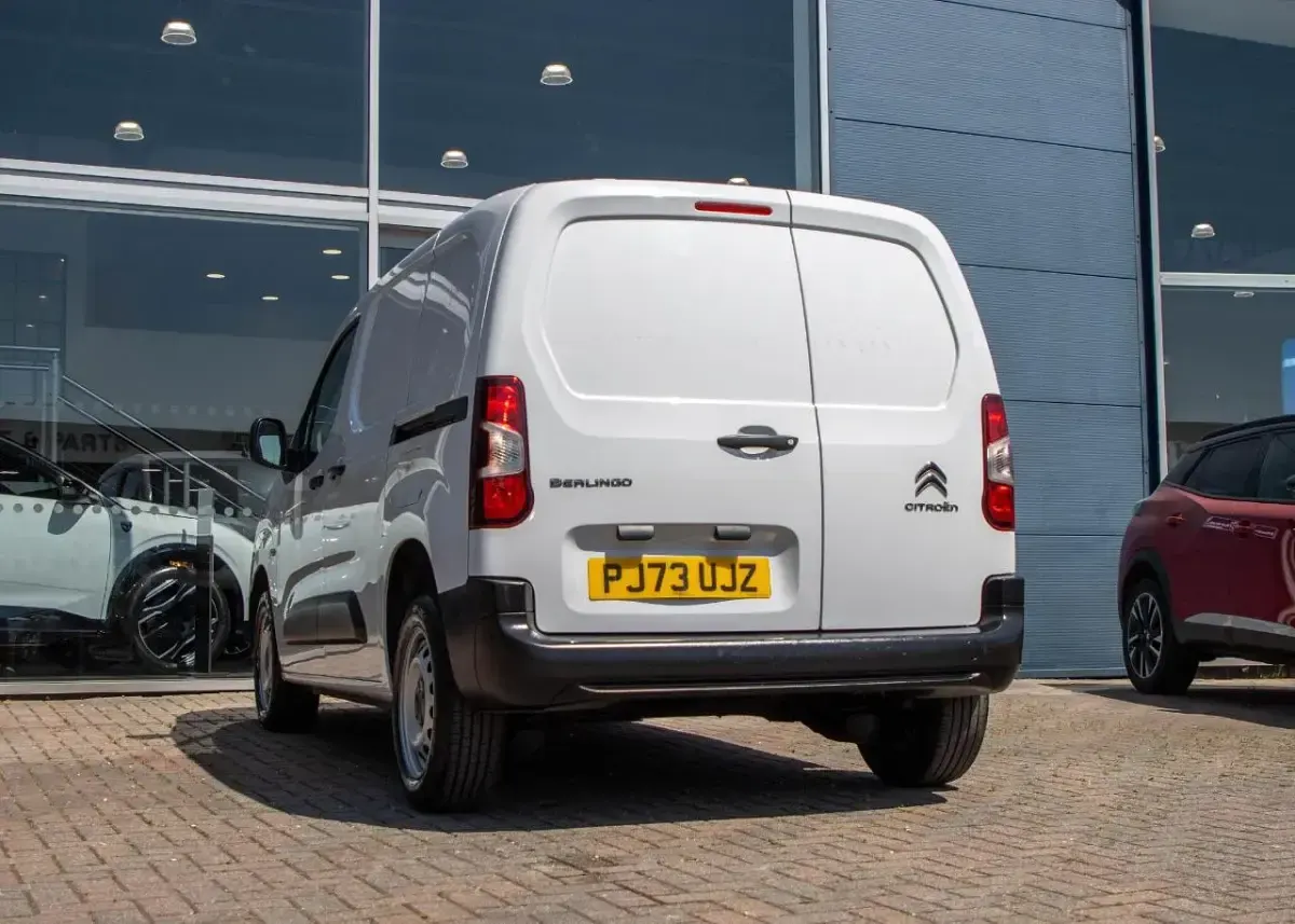 Used Citroën Berlingo 99 HP (72 kW) 2023 White MPV