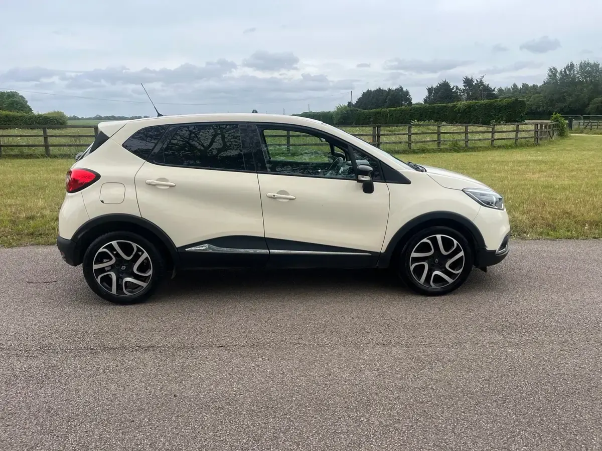 Used Renault Captur Dynamique 2015 Cream SUV