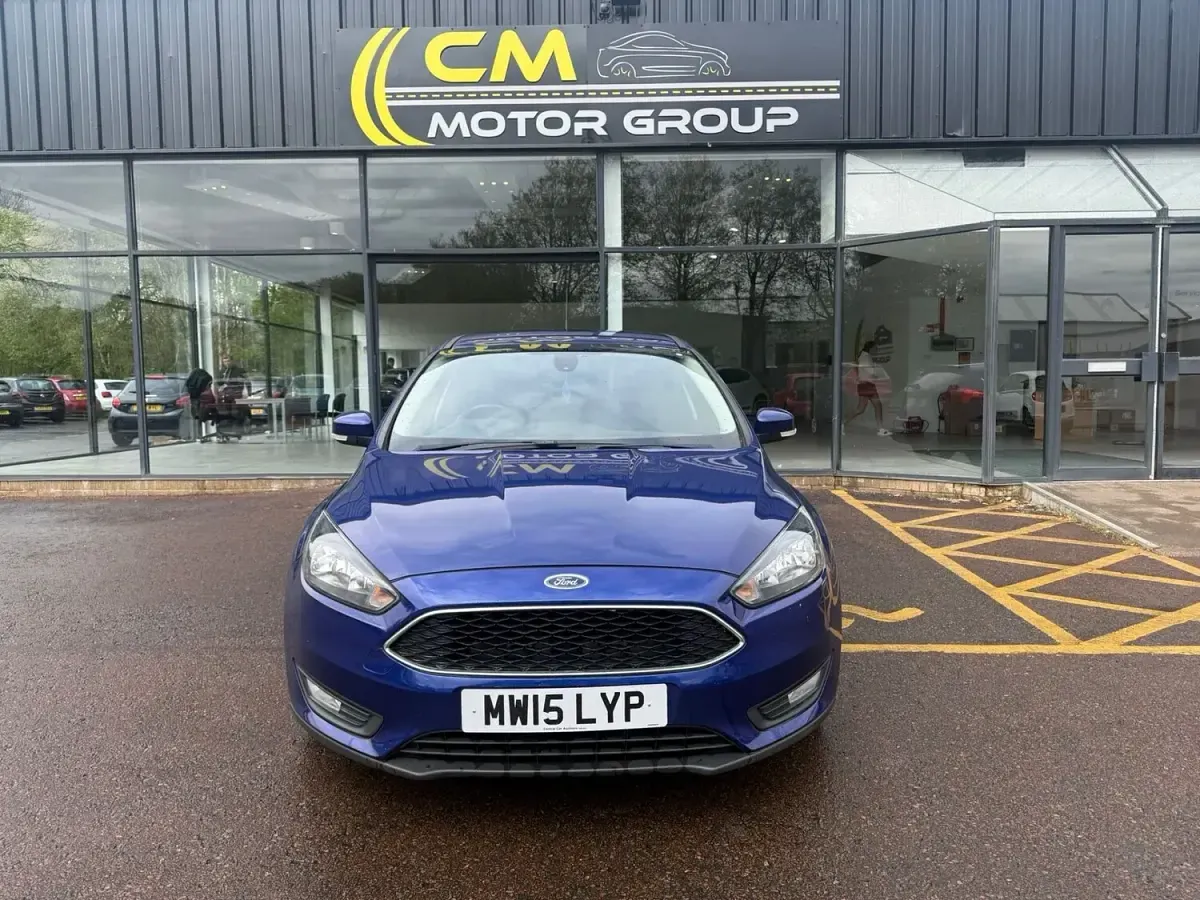 Used Ford Focus Zetec 120 HP (88 kW) 2015 Blue Hatchback